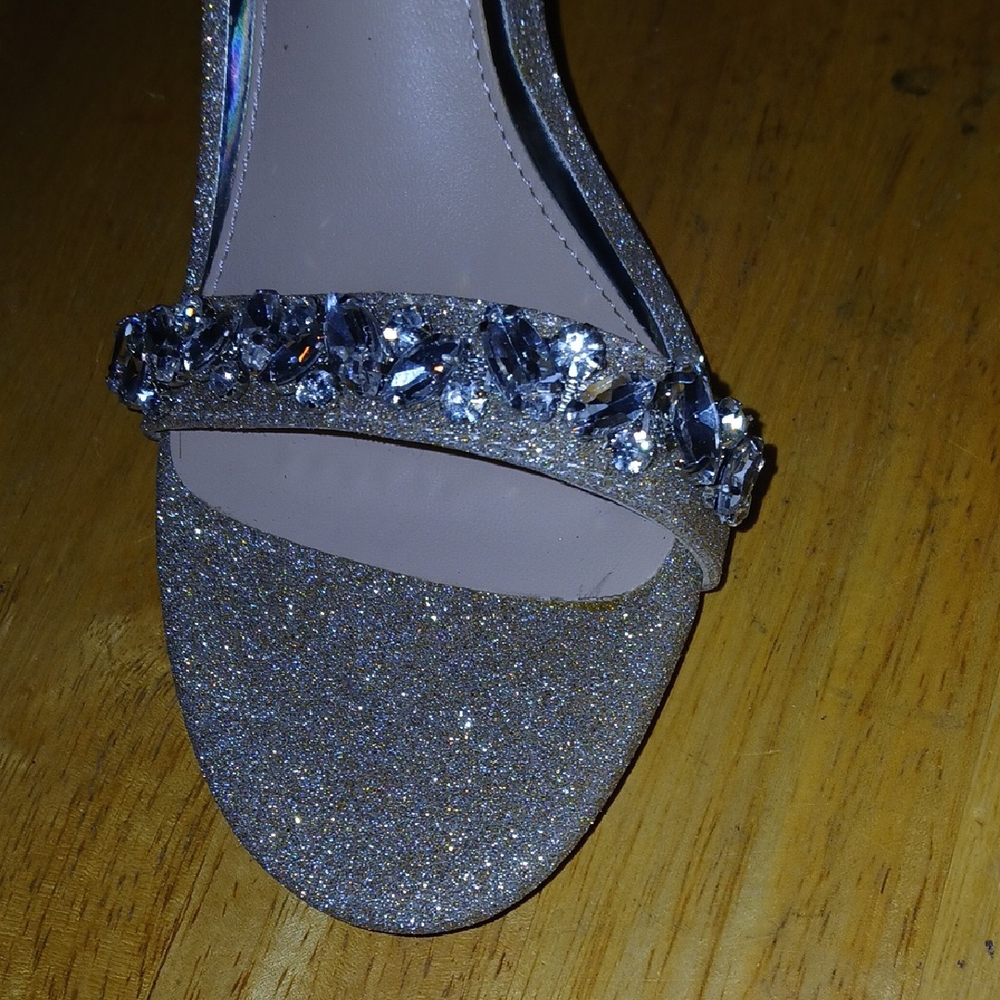 Dream Paris Elegant Gold Heeled Sandals - Picture 7 of 14